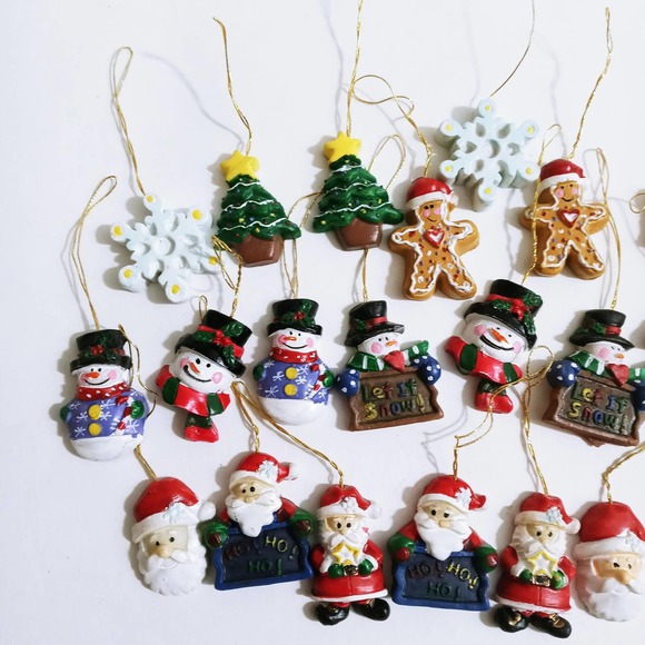 Vtg Christmas Tree 24 Miniature Ornaments Santa Snowman Gingerbread Man Bear (z) - Picture 3 of 5